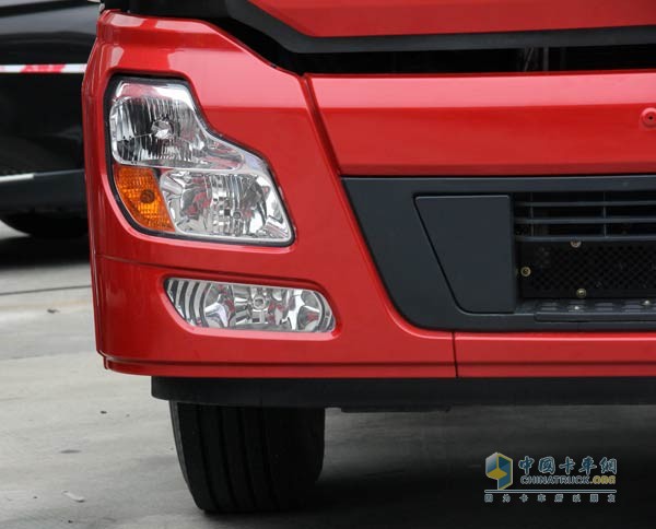东风商用车 东风天龙 启航版 6 ×4  雷诺Dci 420马力 牵引车