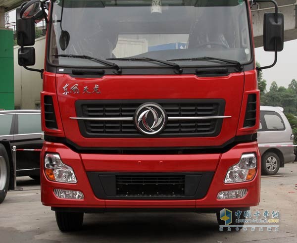 东风商用车 东风天龙 启航版 6 ×4  雷诺Dci 420马力 牵引车