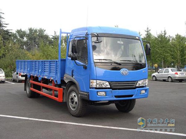 青岛解放赛龙160马力4*2载货车