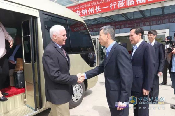 康明斯副总裁王宁等人迎接外宾