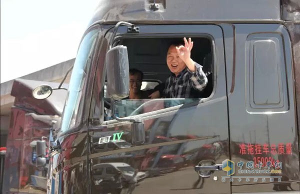 快递师傅试驾广汽日野牵引车
