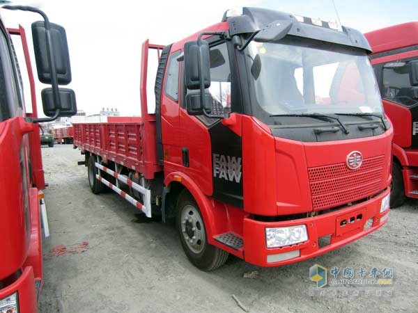 解放J6L 4X2载货车