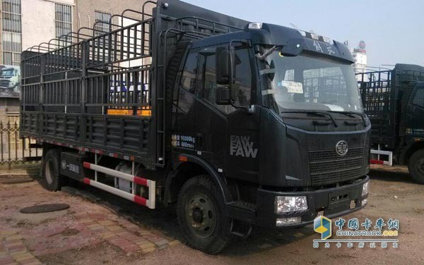 解放J6L4*2载货车