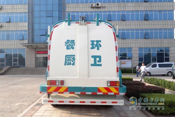 福田瑞沃 8吨餐厨垃圾车背面照