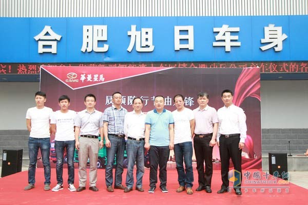 华菱重卡30辆新型渣土车交付合肥