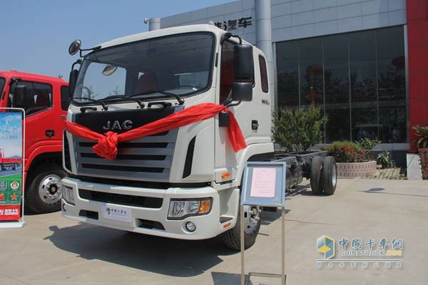 江淮 格尔发K6 165马力 4×2 国四 排半载货车