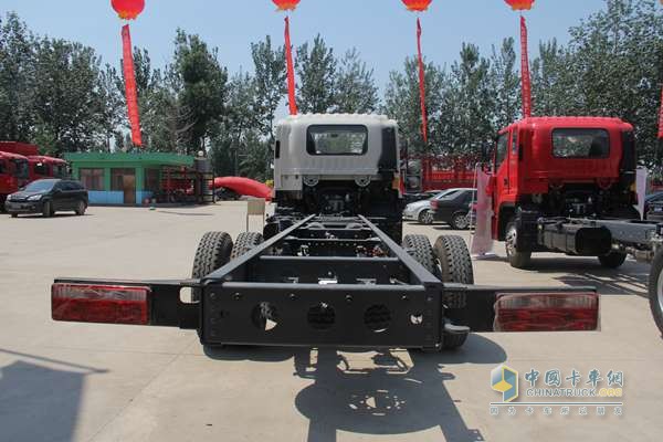 江淮 格尔发K6 165马力 4×2 国四 排半载货车