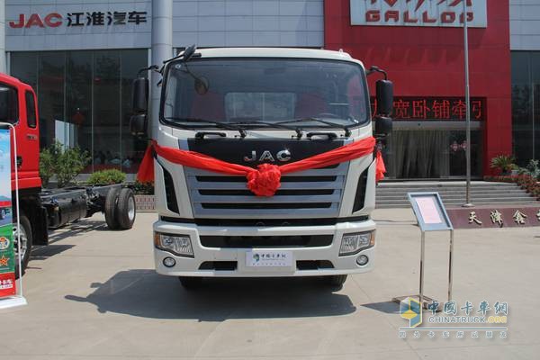 江淮 格尔发K6 165马力 4×2 国四 排半载货车