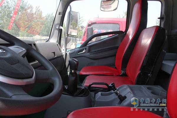 江淮 格尔发K6 165马力 4×2 国四 排半载货车