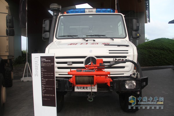 梅赛德斯-奔驰乌尼莫克（Unimog）U4000 4X4全地形救护车底盘