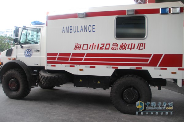 梅赛德斯-奔驰乌尼莫克（Unimog）U4000 4X4全地形救护车底盘