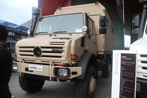 梅赛德斯-奔驰乌尼莫克（Unimog）U5000 4X4移动维修车底盘