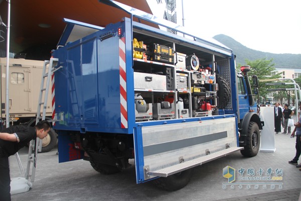梅赛德斯-奔驰乌尼莫克（Unimog）U4000 4X4地震救援车底盘