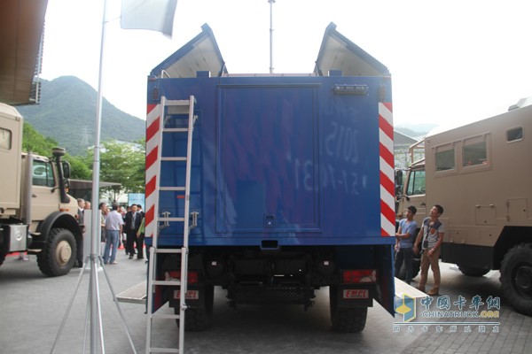 梅赛德斯-奔驰乌尼莫克（Unimog）U4000 4X4地震救援车底盘