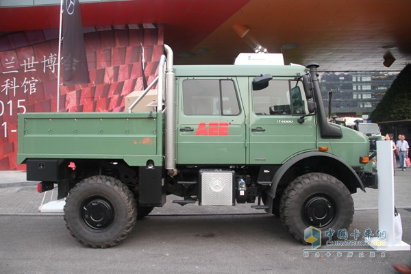 梅赛德斯-奔驰乌尼莫克（Unimog）U4000 4X4越野底盘