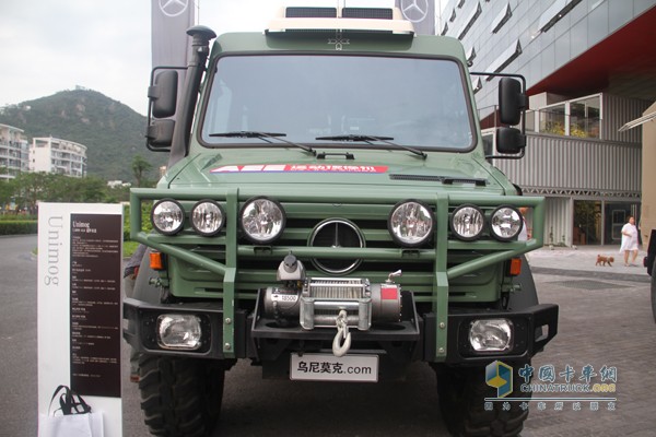 梅赛德斯-奔驰乌尼莫克（Unimog）U4000 4X4越野底盘