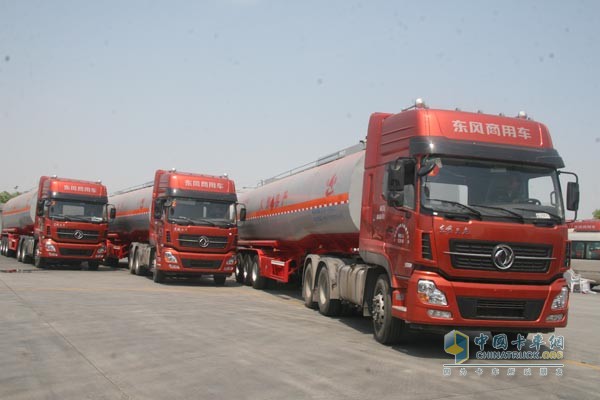 东风天龙危化品运输车
