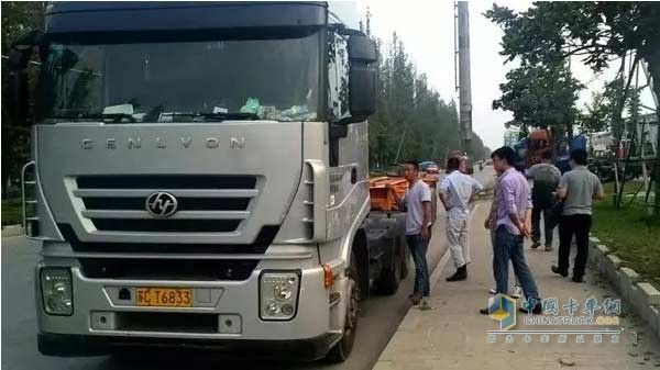 行驶了90万公里的红岩杰狮牵引车