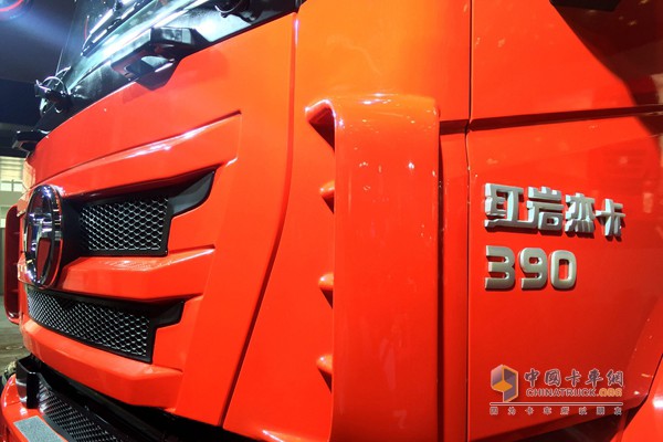 上汽依维柯红岩 杰卡 390马力 6X2 牵引车