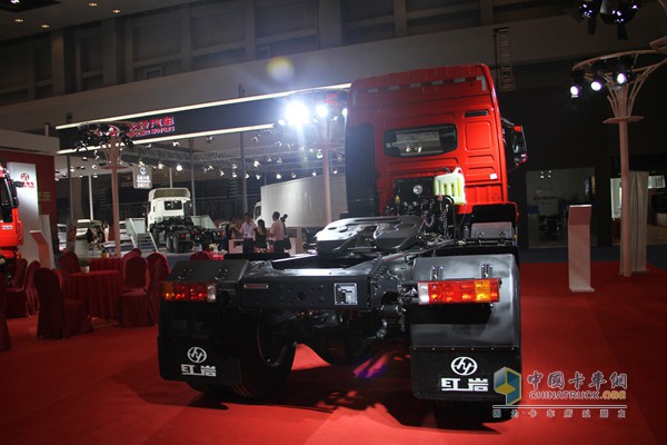 上汽依维柯红岩 杰卡 390马力 6X2 牵引车