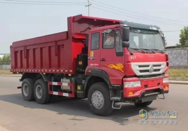 中国重汽推卸式自卸车
