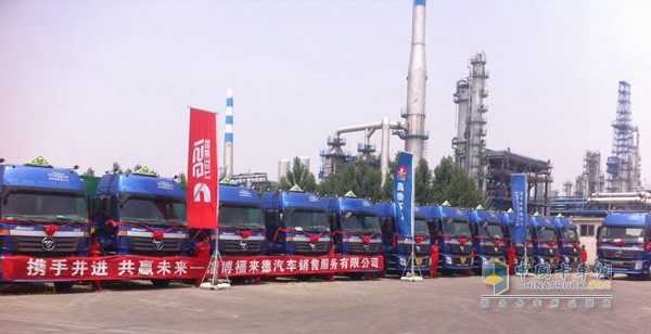 全新一代欧曼超能版危化品运输车