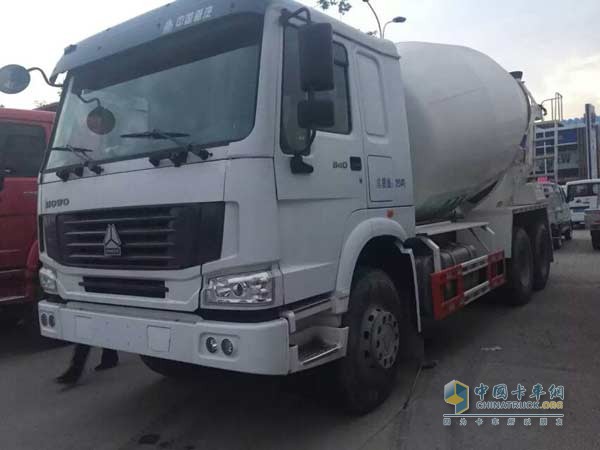 中国重汽处豪沃搅拌车