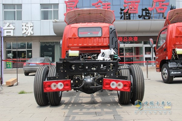 福田欧马可3系 143马力 4X2 轻卡