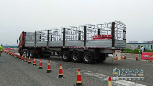 东风施密茨挂车