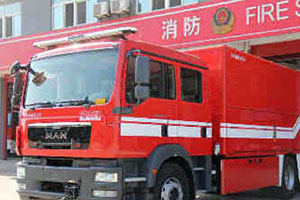 斥资450多万 嘉兴港配备进口化学消防车
