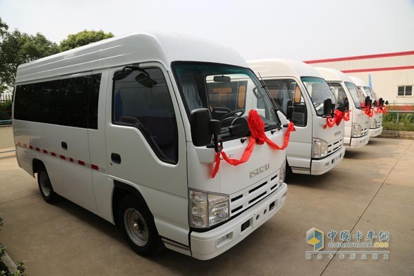 庆铃都市物流运输车