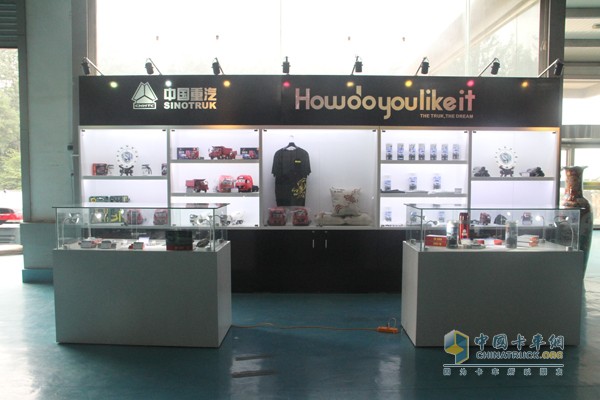 中国重汽Howo do you like it卡车文化用品店