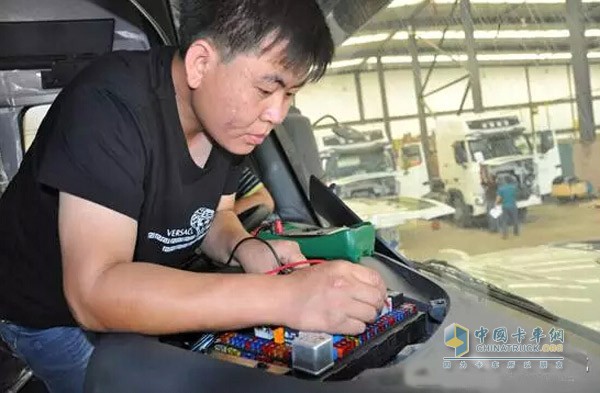 参赛选手检测电器