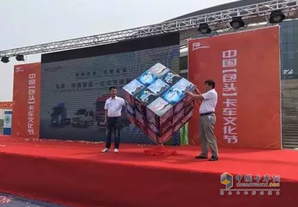 现场发布“电商、快递物流一站式整体解决方案”