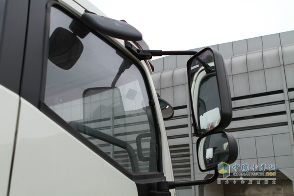福田瑞沃 瑞沃中驰 4X2 多功能洒水车（外饰）