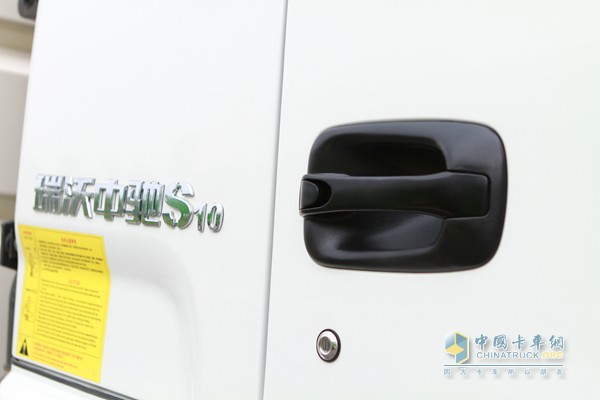 福田瑞沃 瑞沃中驰 4X2 多功能洒水车（外饰）