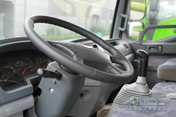 福田瑞沃 瑞沃中驰 4X2 多功能洒水车（内饰）