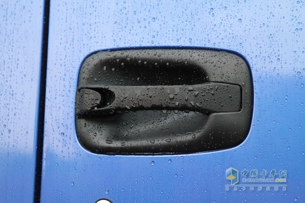 福田瑞沃 玉柴 240马力 6X2 中卡 载货车（外饰）