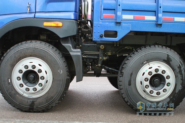 福田瑞沃 玉柴 240马力 6X2 中卡 载货车（外饰）
