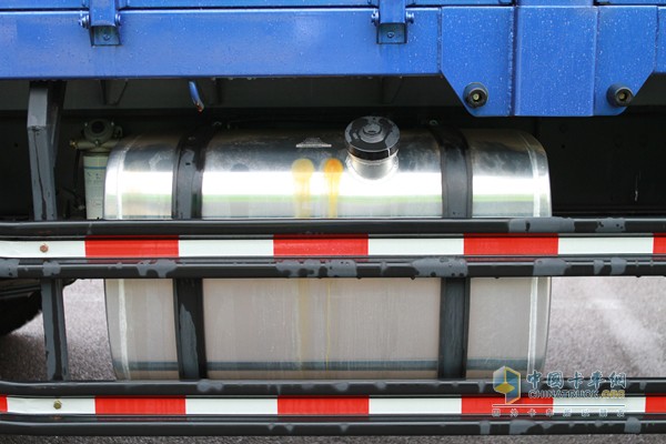 福田瑞沃 玉柴 240马力 6X2 中卡 载货车（外饰）