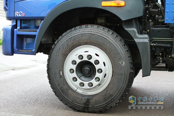 福田瑞沃 玉柴 240马力 6X2 中卡 载货车（外饰）