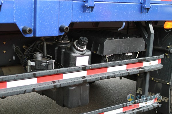 福田瑞沃 玉柴 240马力 6X2 中卡 载货车（外饰）