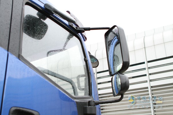 福田瑞沃 玉柴 240马力 6X2 中卡 载货车（外饰）