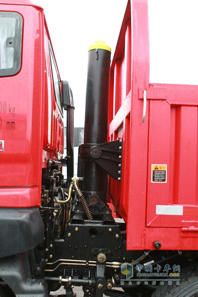 福田瑞沃 玉柴 180马力 6X2 载货车（外饰）