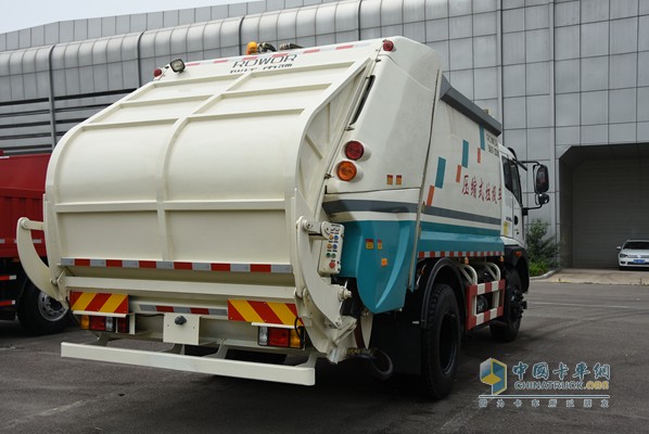 福田瑞沃 瑞沃中驰 168马力 10吨压缩垃圾车（外观）