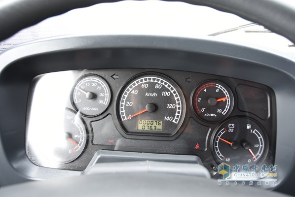 福田瑞沃 康明斯ISF3.8L 168马力 4X2 载货车（内饰）