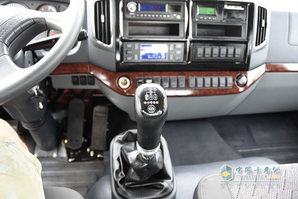 福田瑞沃 康明斯ISF3.8L 168马力 4X2 载货车（内饰）