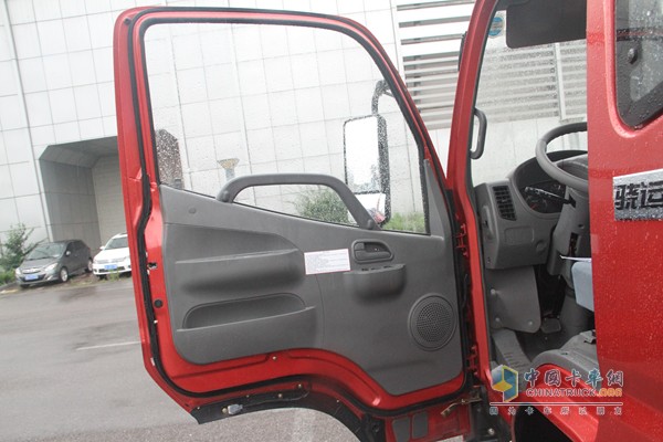 福田瑞沃 时代骁运 110马力 4X2 自卸车（内饰）