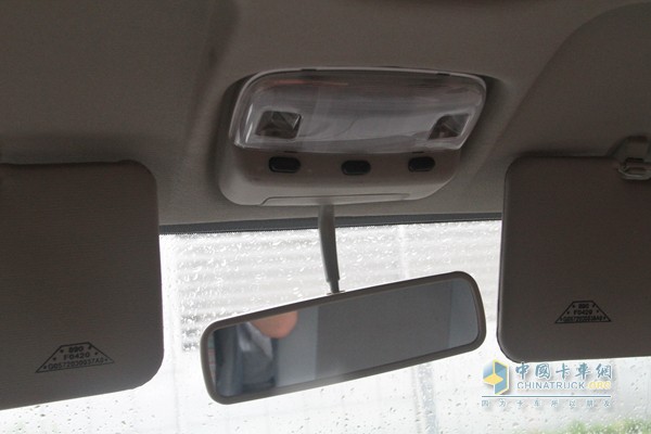 福田瑞沃 时代骁运 110马力 4X2 自卸车（内饰）