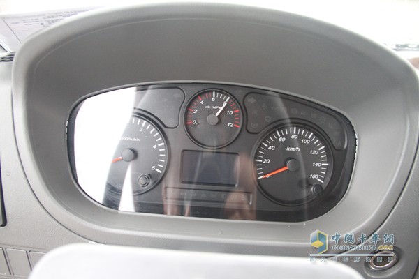 福田瑞沃 时代骁运 110马力 4X2 自卸车（内饰）